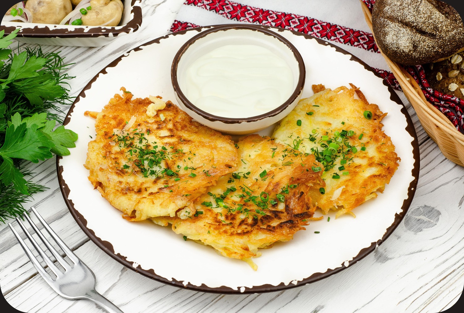 Деруны картофельные со сметаной Деруны картофельные со сметаной