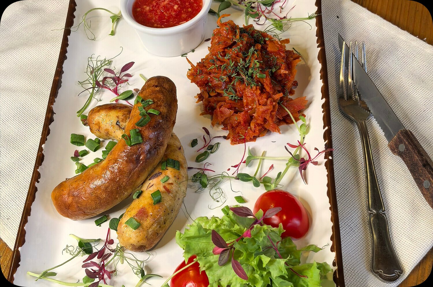 new Куриные колбаски с тушеной капустой и соусом аджика new Куриные колбаски с тушеной капустой и соусом аджика