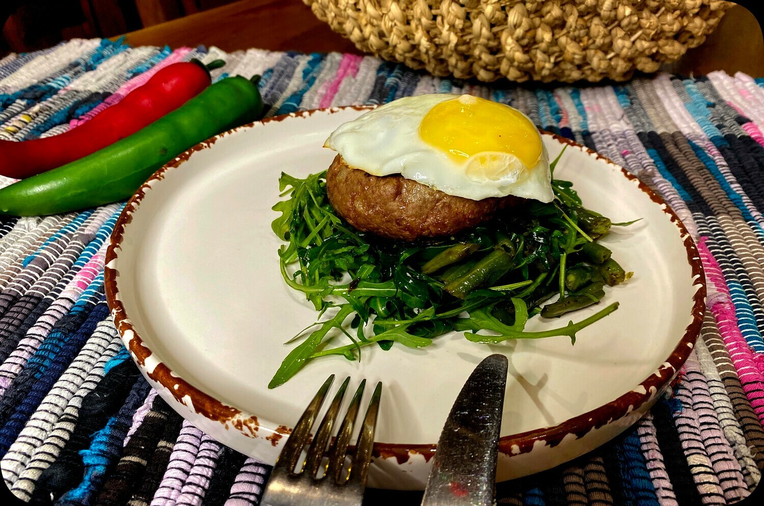 new Бифштекс из мраморной говядины с яйцом и стручковой фасолью new Бифштекс из мраморной говядины с яйцом и стручковой фасолью