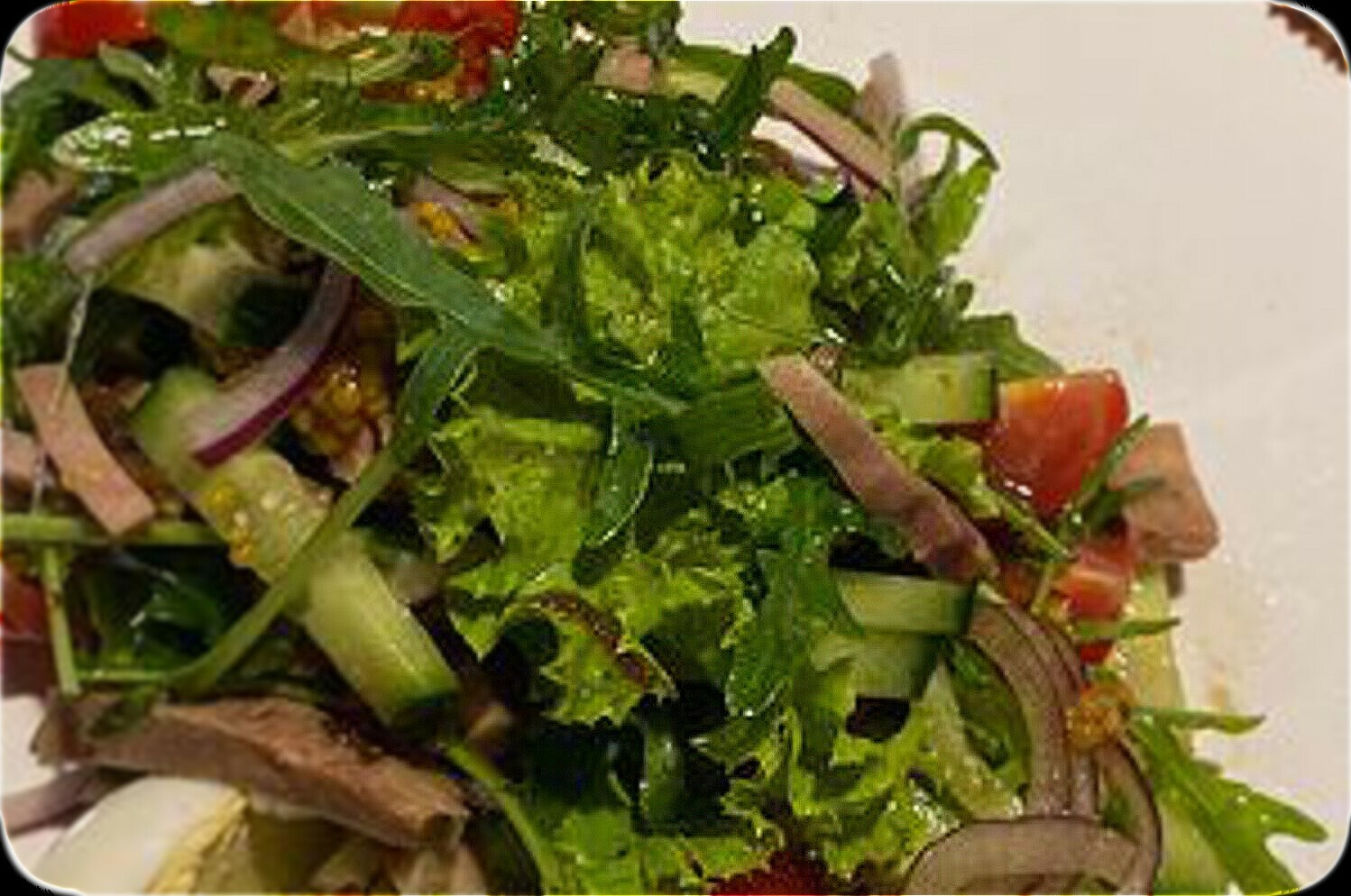 Салат с языком и рукколой Салат с языком и рукколой