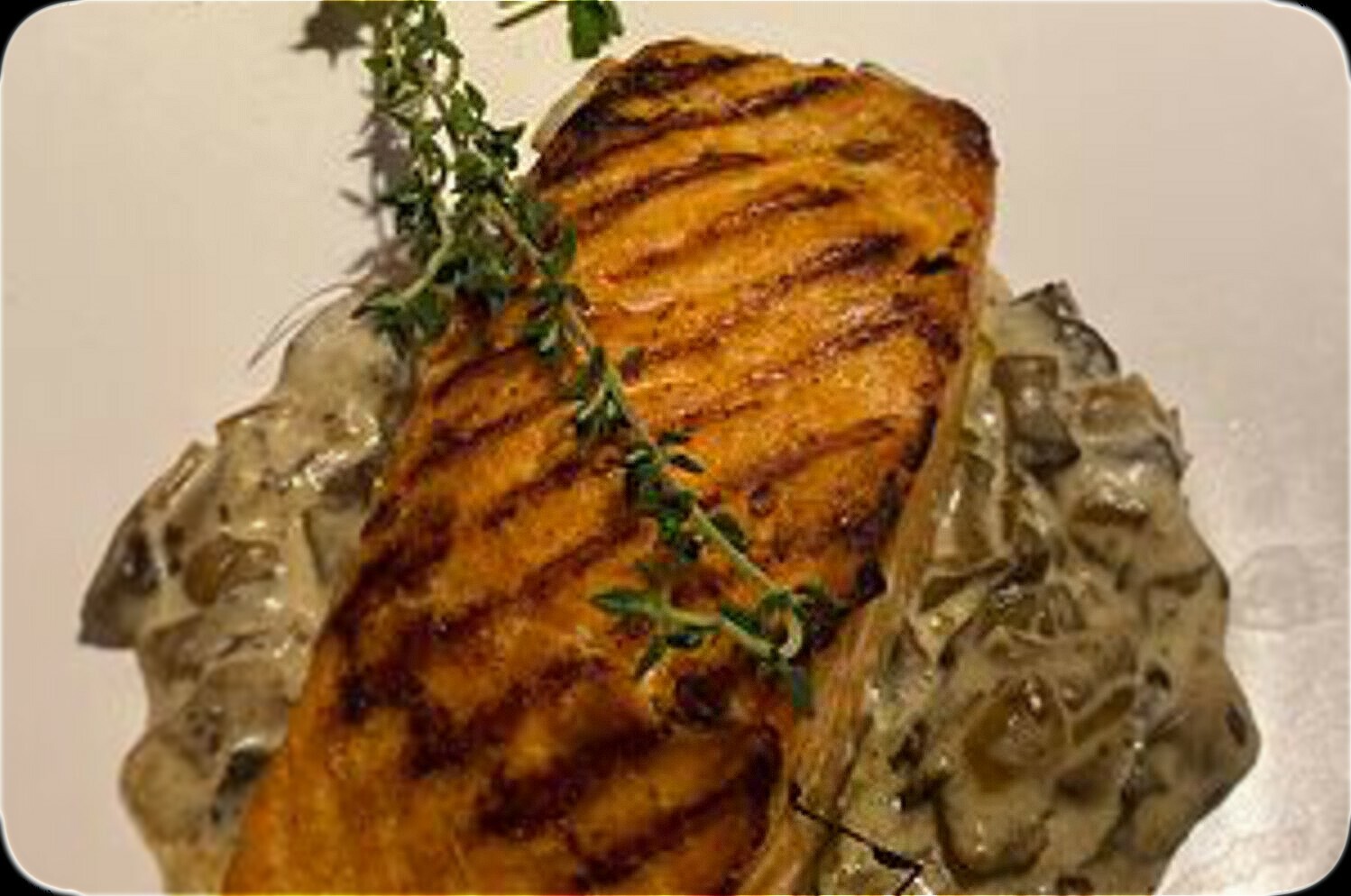 Лосось под грибным соусом Лосось под грибным соусом