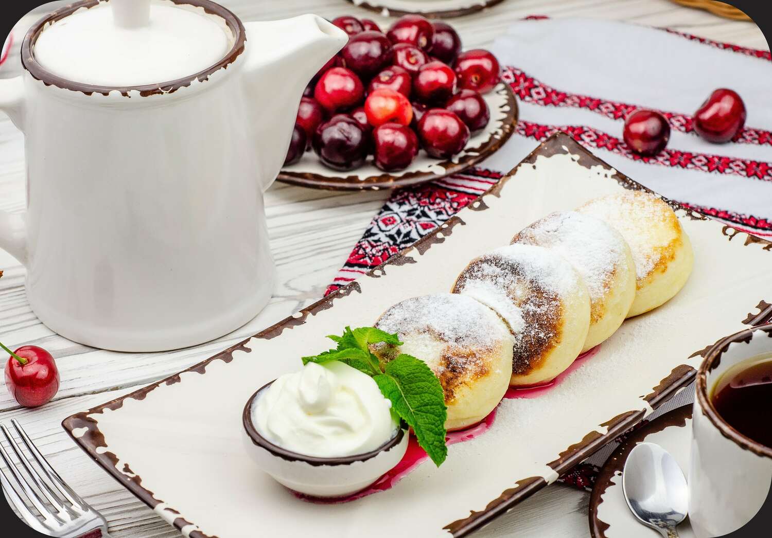 Сырники со сметанкой Сырники со сметанкой