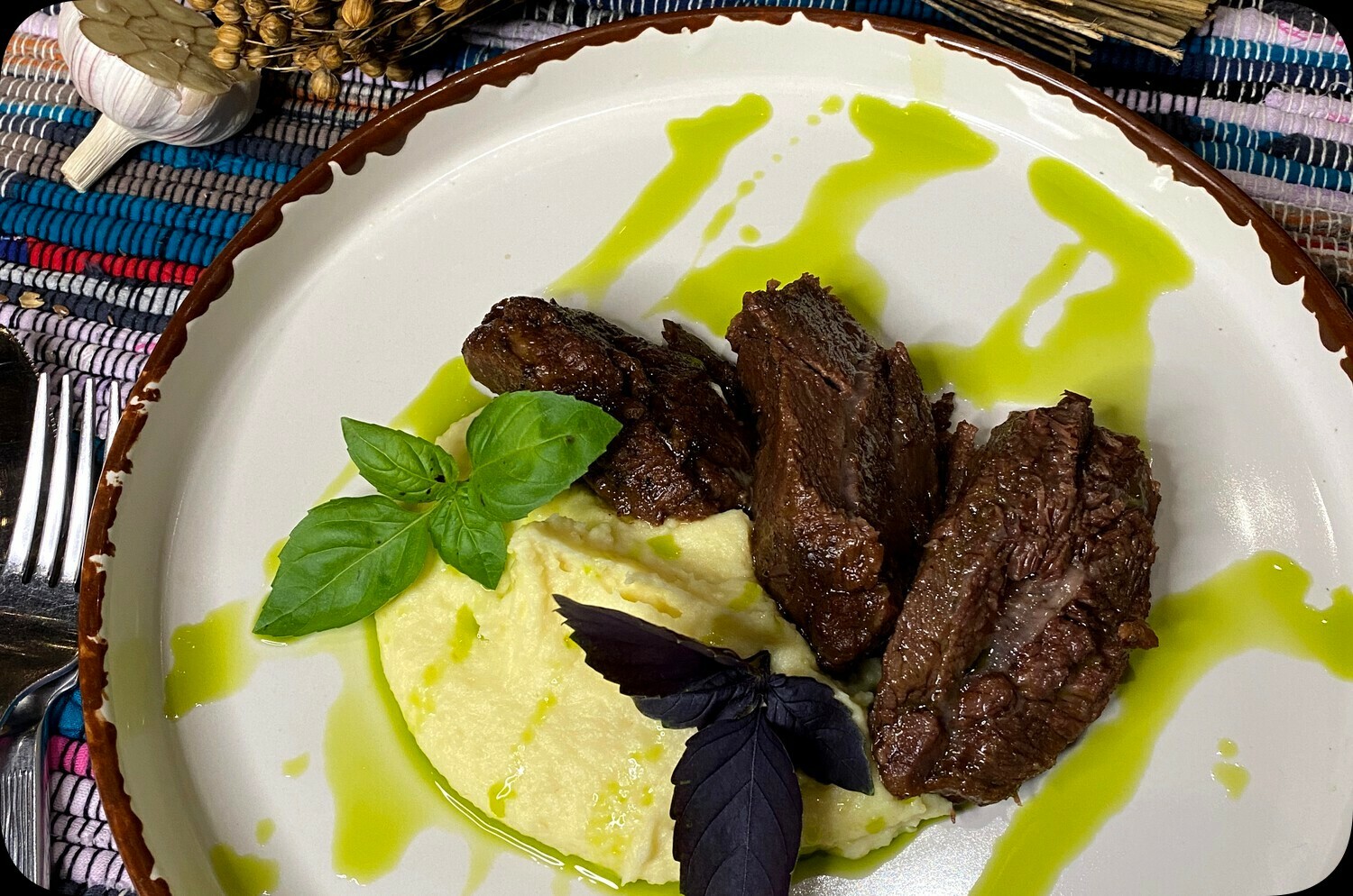 new Телячьи щечки с картофельным пюре new Телячьи щечки с картофельным пюре